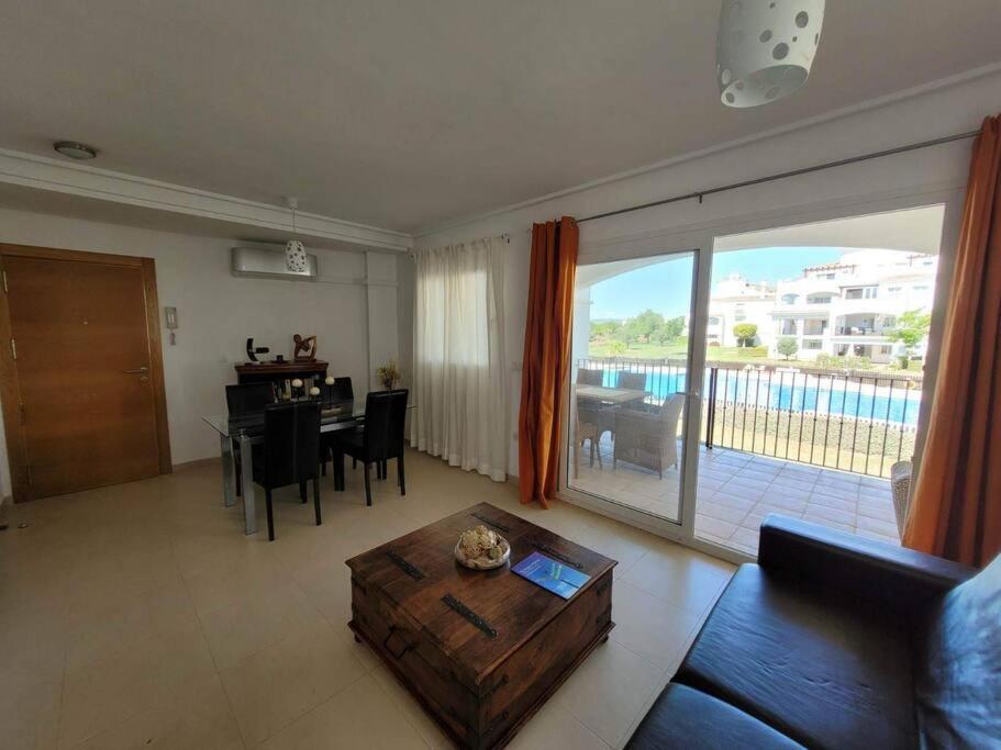 Belle Vue Sur La Piscine Appartement Sucina Buitenkant foto